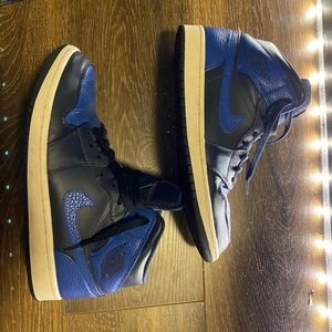 Air Jordan 1 Retro Mid Obsidian Royal